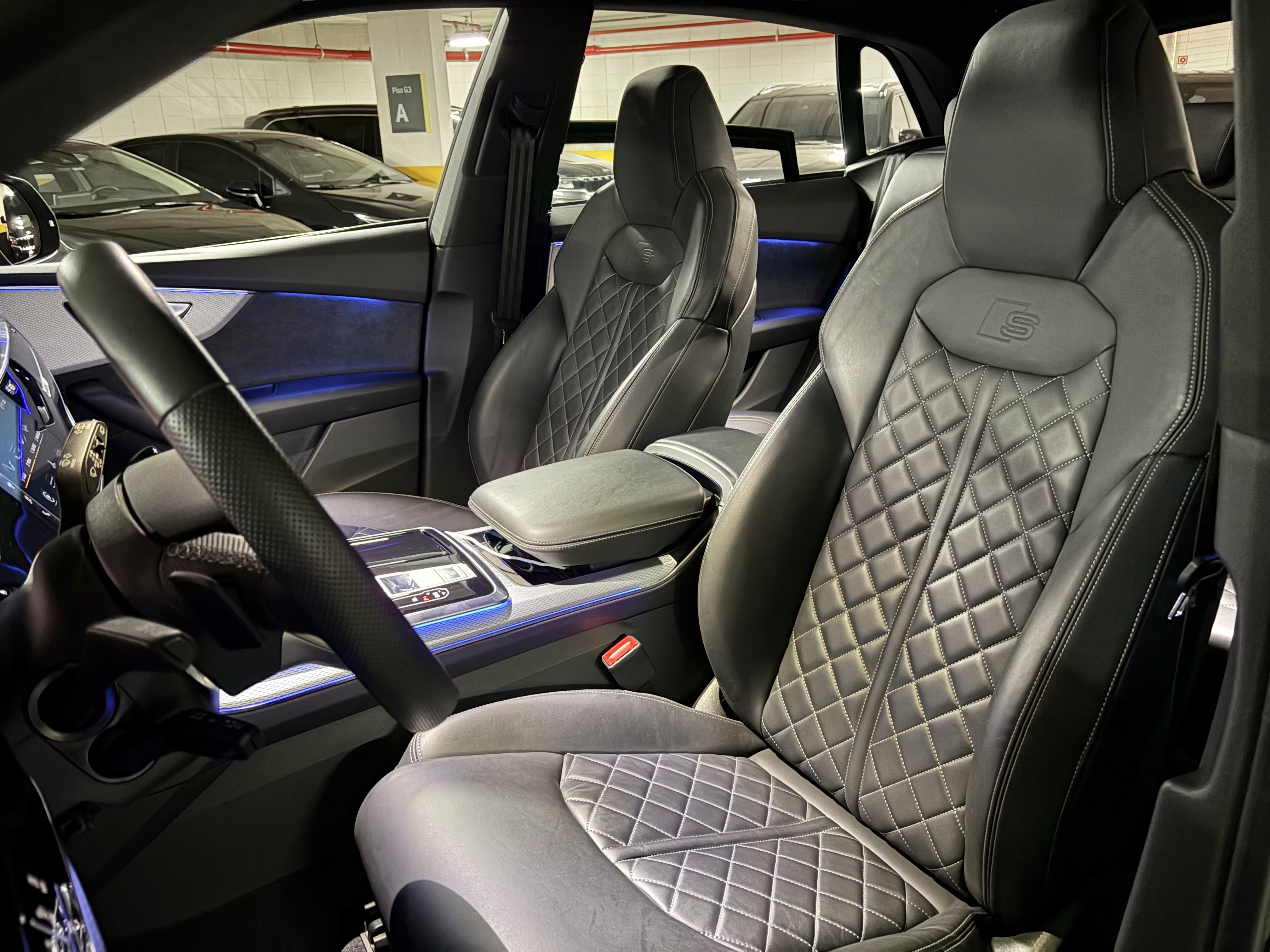 Audi Q8 Performance Black — foto 9
