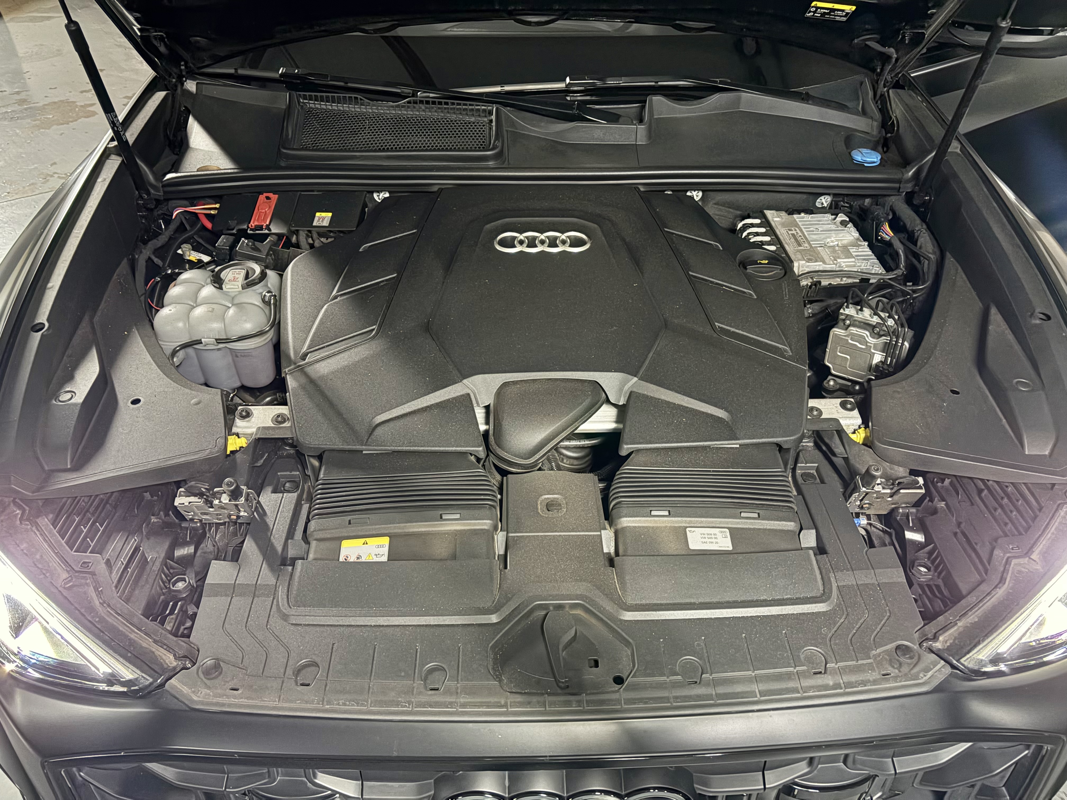 Audi Q8 Performance Black — foto 15