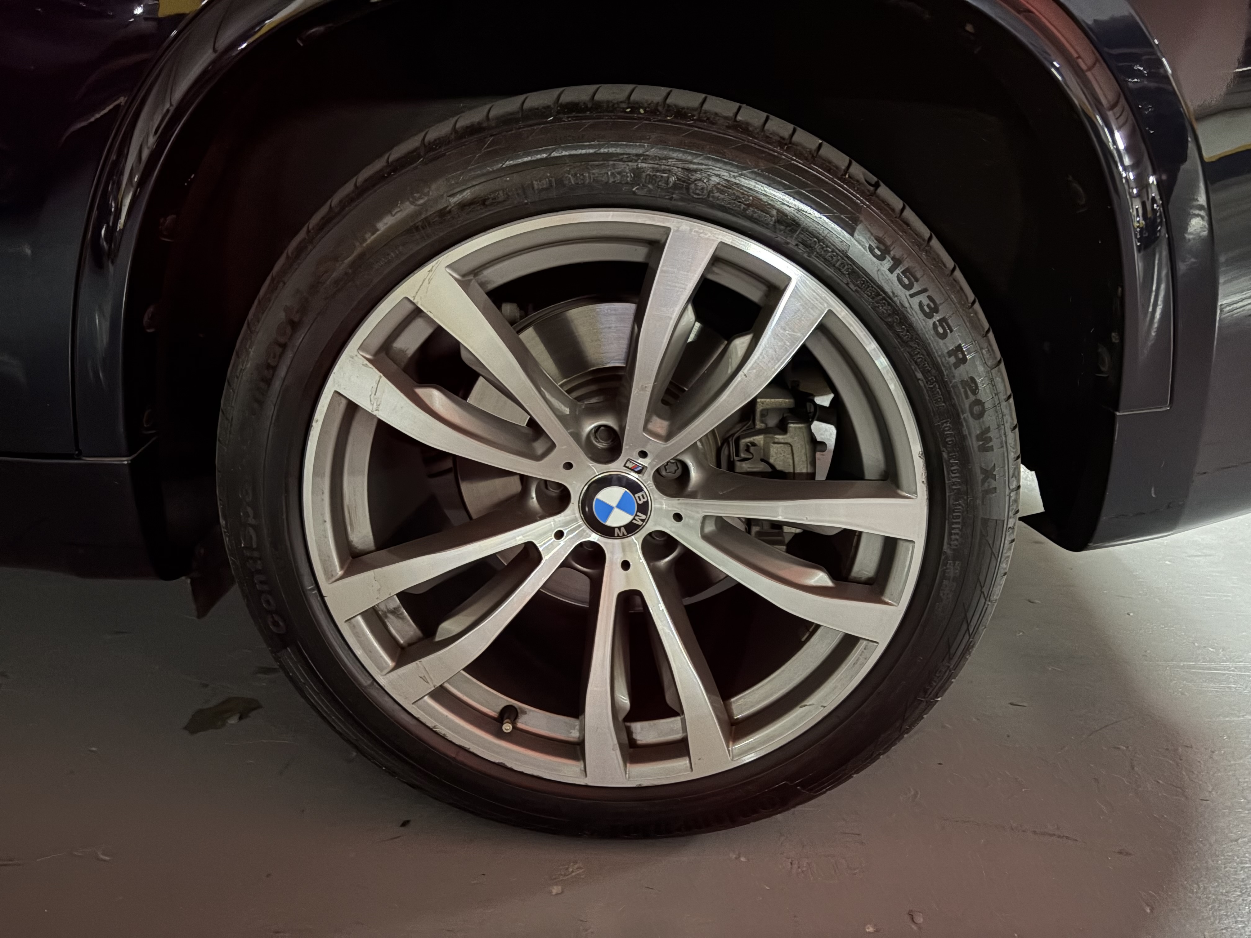 BMW X5 M50D — foto 6