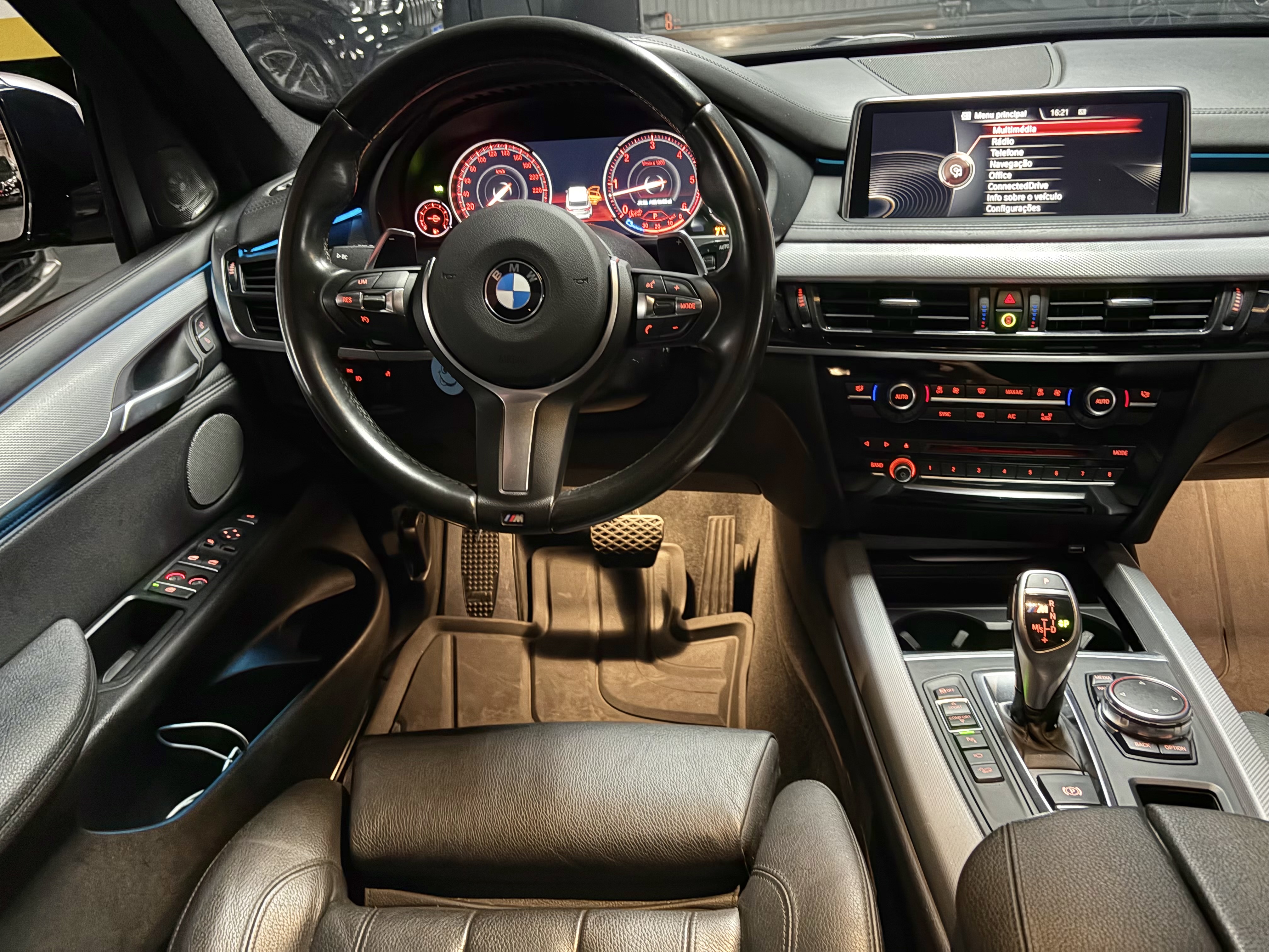 BMW X5 M50D — foto 7